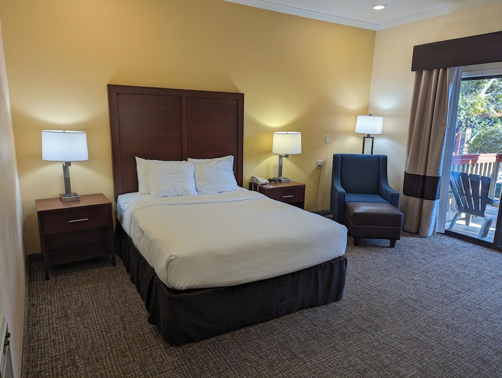 Basic Room, 1 Queen Bed, Non Smoking - Photo 1