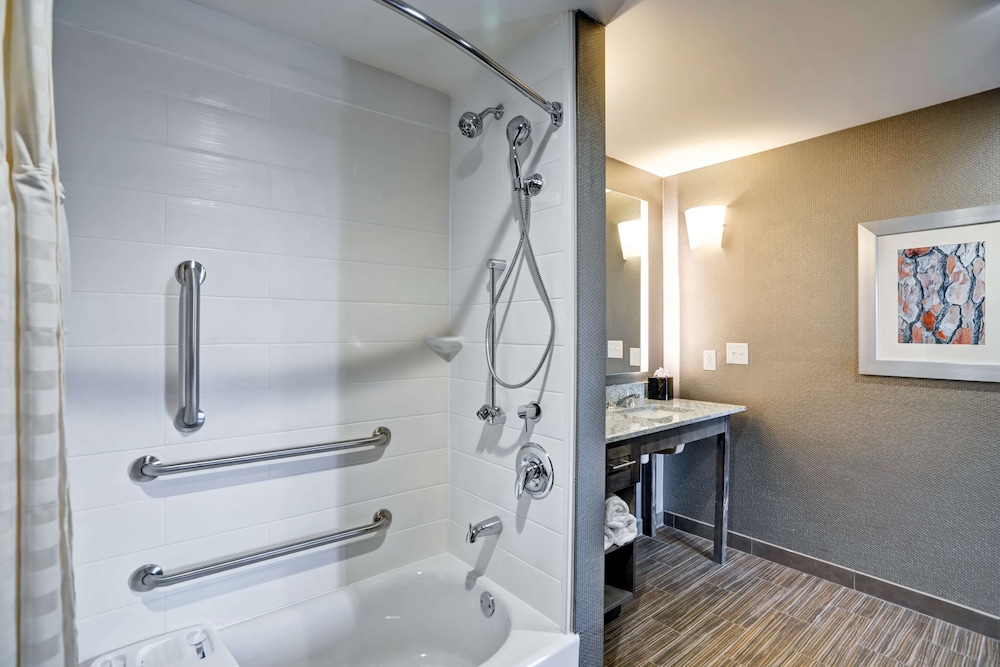 Suite, 2 Queen Beds, Accessible, Non Smoking