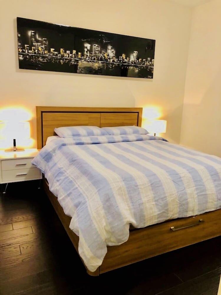Luxury Townhome, Multiple Beds, Non Smoking photo 2