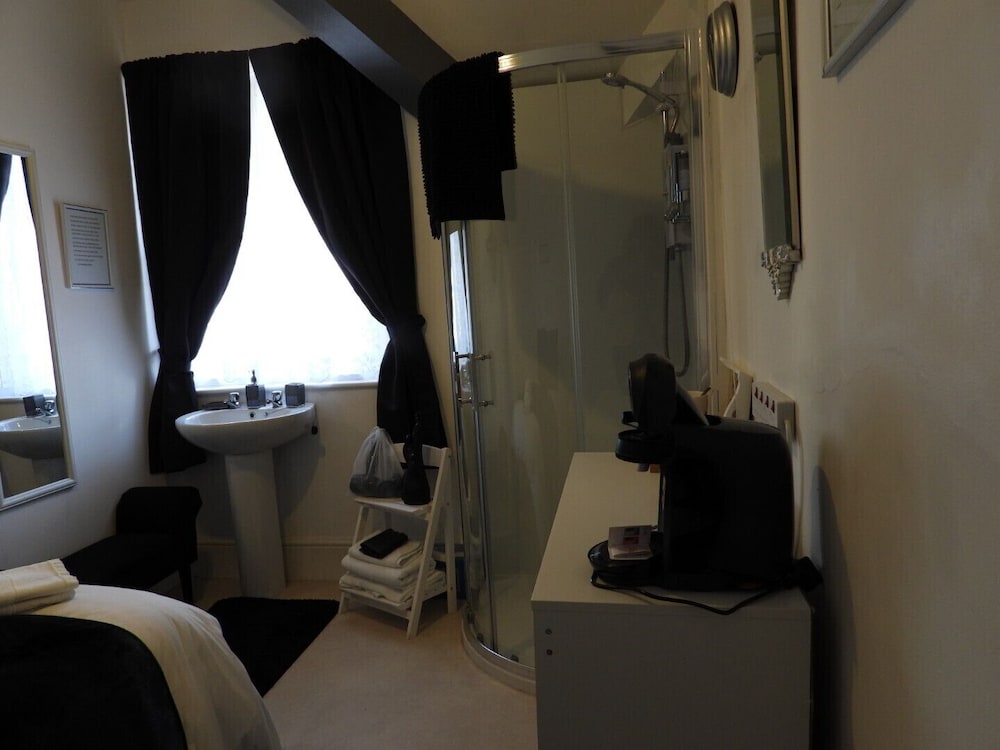 Single Room, Private Bathroom photo 3