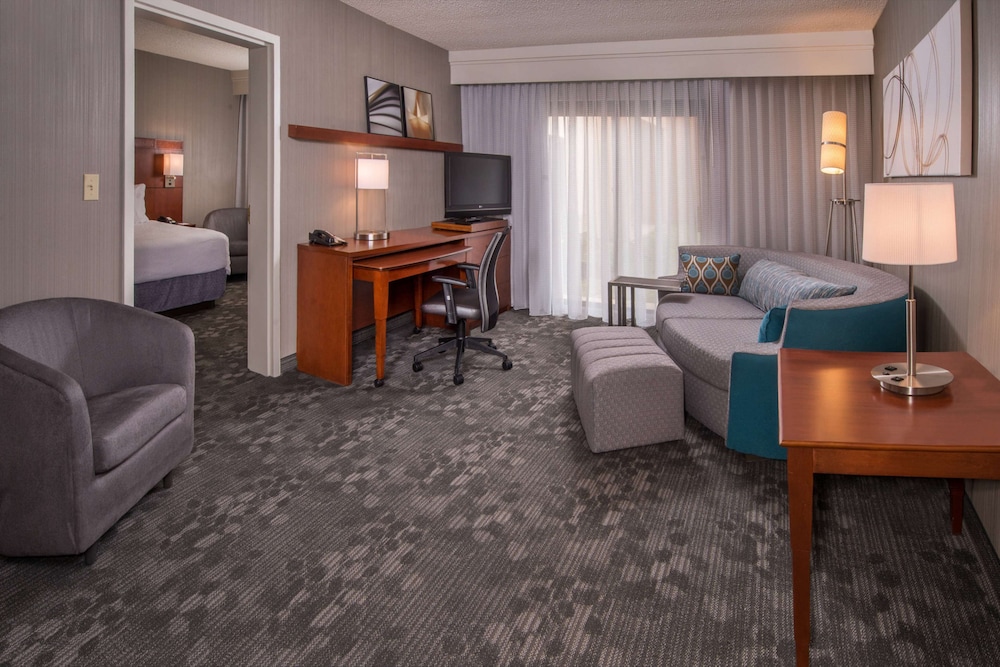 Superior Suite, 1 King Bed (One Bedroom) - Photo 2