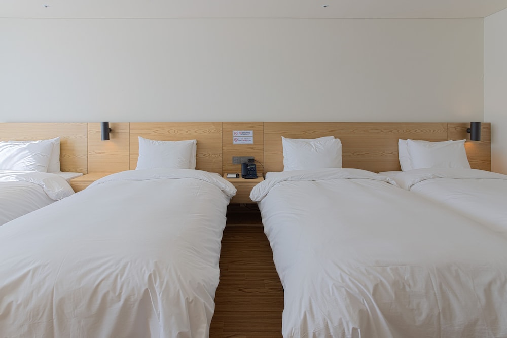 Deluxe Quadruple Room - Photo 2