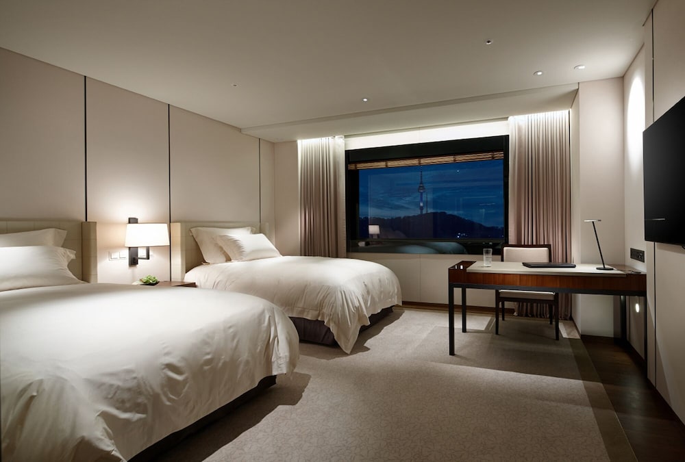 Business Deluxe Twin Room (Outdoor Pool Access Excluded)