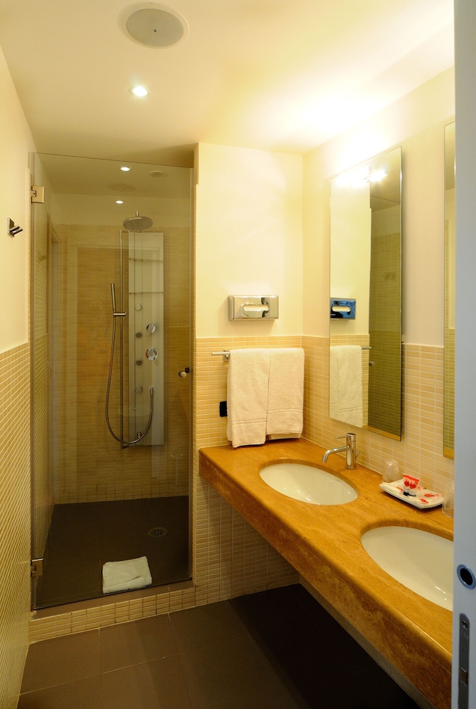 Deluxe Room, 1 King Bed
