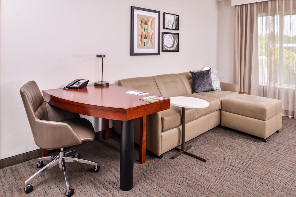 Suite, 1 Bedroom - Photo 2