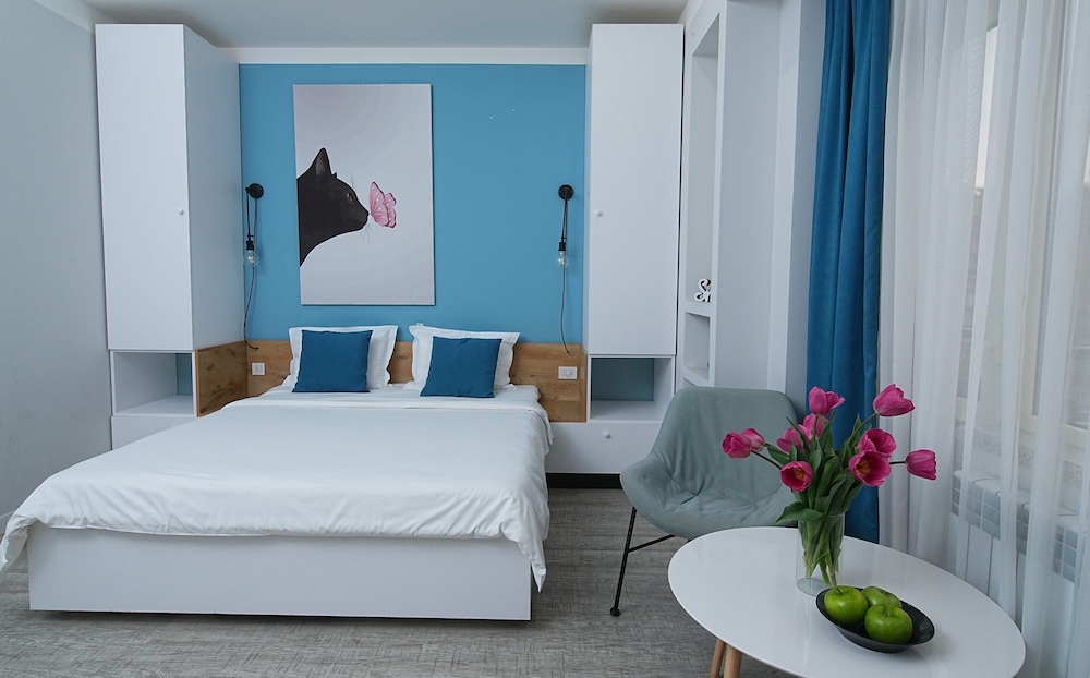 Comfort Studio, 1 Queen Bed, Balcony, City View
