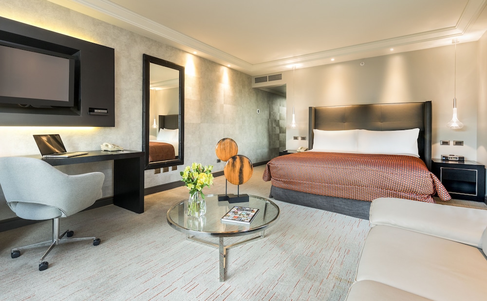 Premium Room, 1 King Bed, Tower (Main Tower) - Photo 1