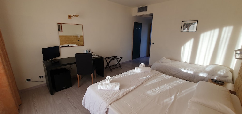 Classic Triple Room photo 3