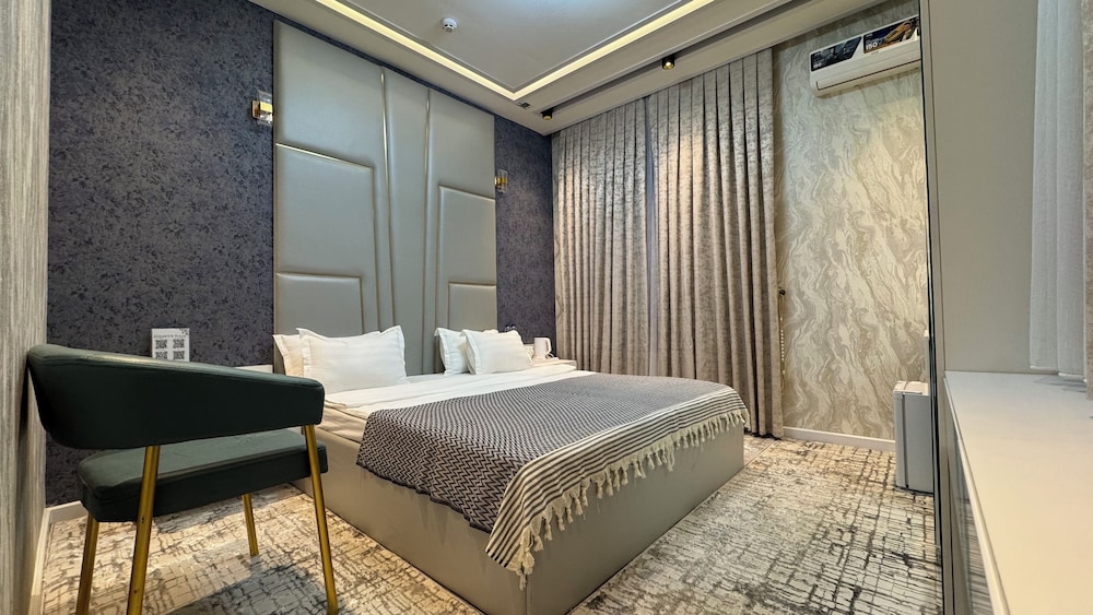 Deluxe Double Room Single Use, City View