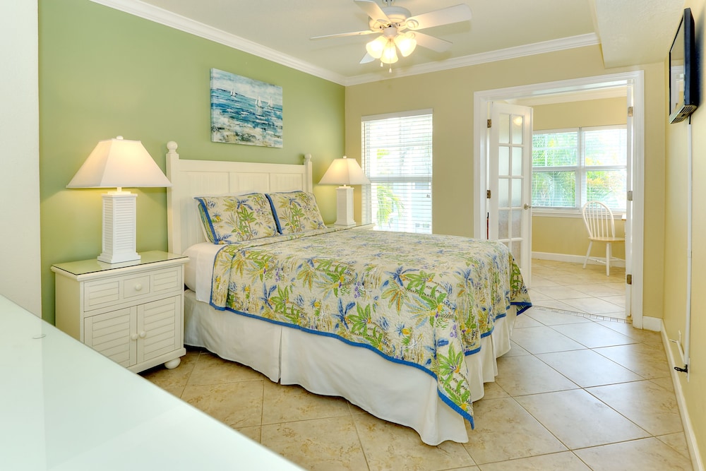 Deluxe Condo, 2 Bedrooms, Kitchen photo 1