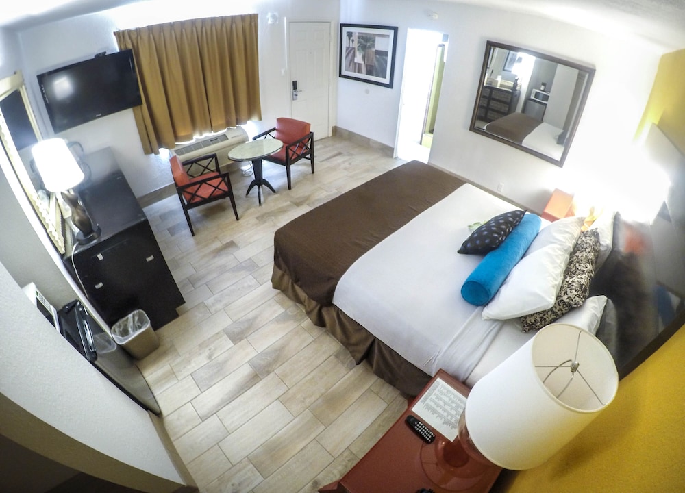 Standard Room, 1 King Bed photo 2