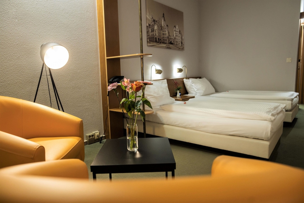 Classic Room, 1 King Bed - Photo 2