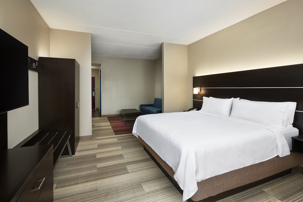 Suite, 1 King Bed - Photo 2