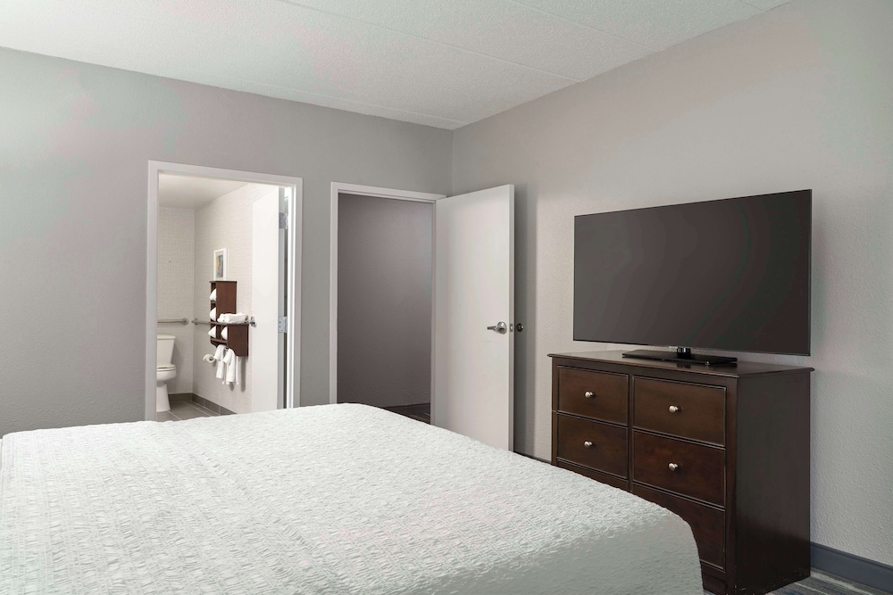 Room, 1 Double Bed, Accessible, Non Smoking - Photo 4