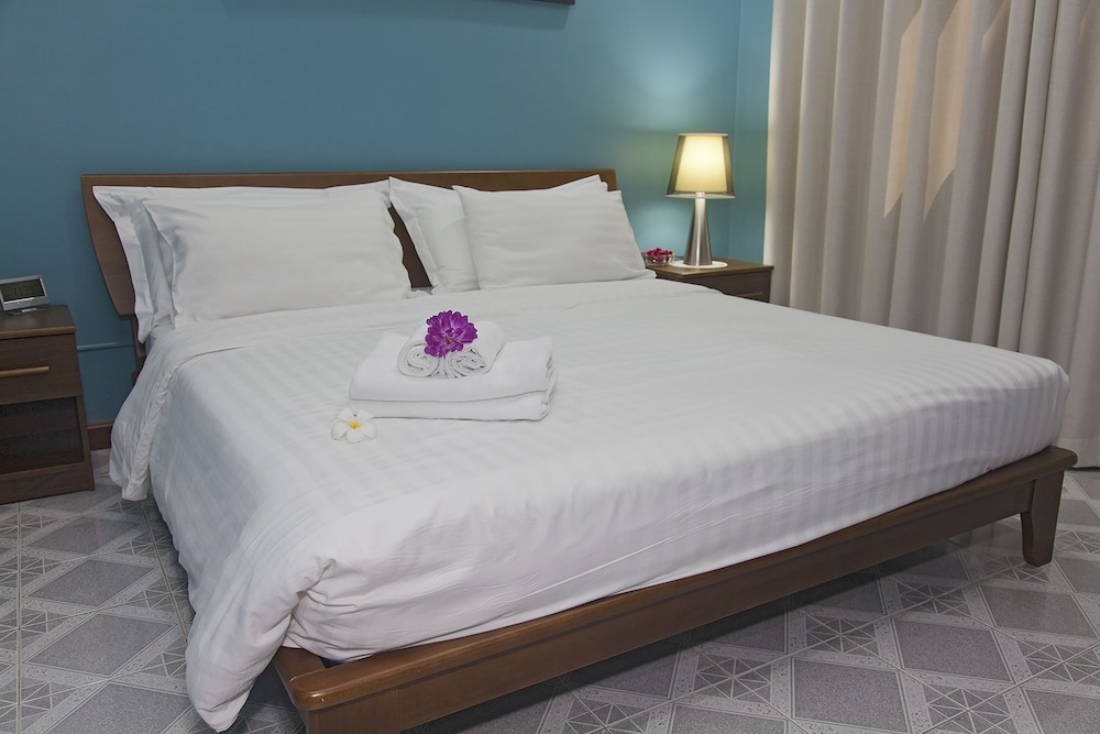 Standard Double Room, 1 King Bed photo 3