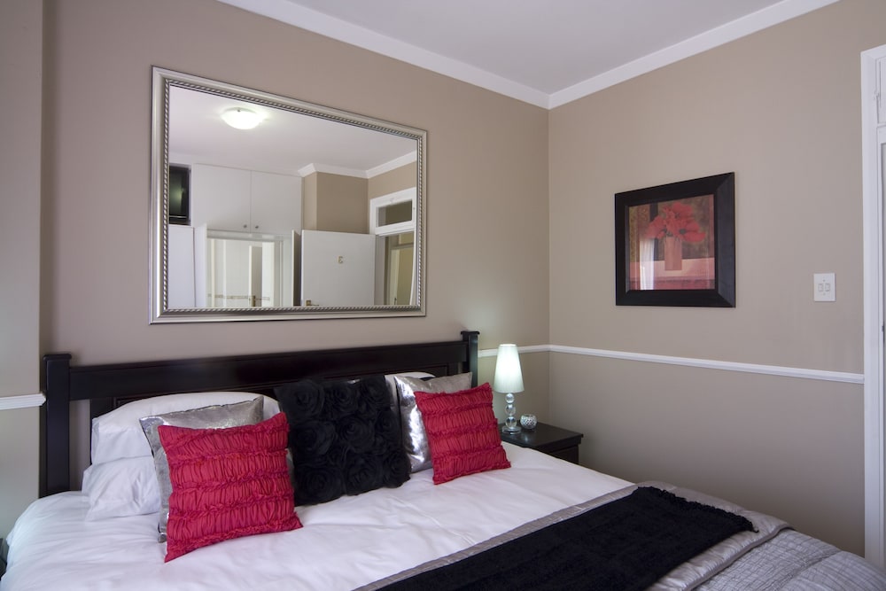 Family Room, Garden View photo 1
