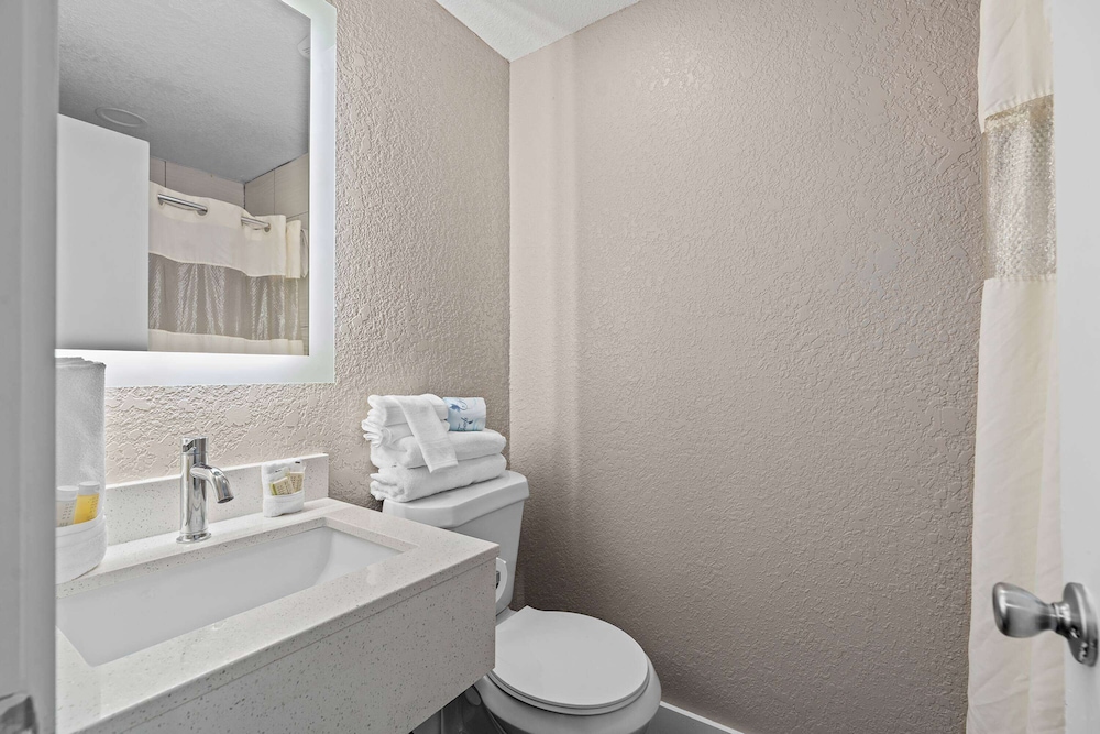 Studio Suite, 1 King Bed, Non Smoking - Photo 7