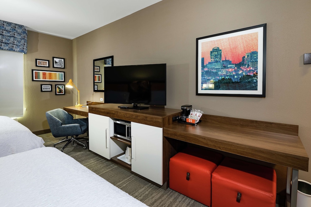 Room, 2 Queen Beds, Accessible, Bathtub - Photo 1