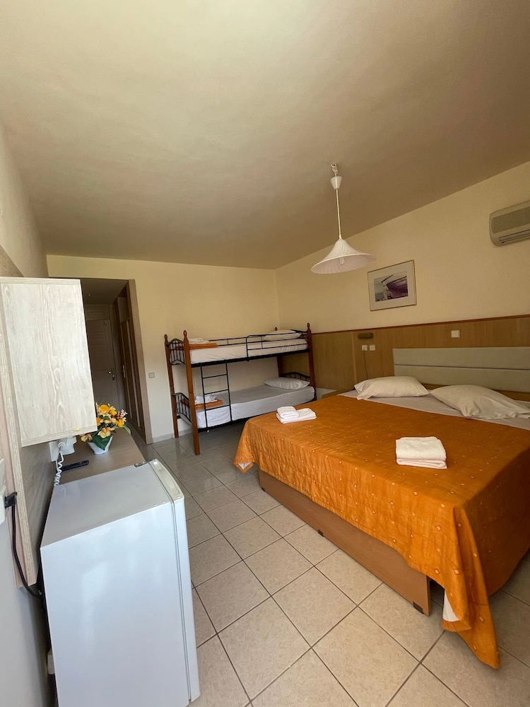 Quadruple Room, Sea View photo 3
