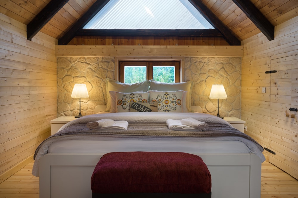 Luxury Chalet, 2 Bedrooms, Pool Access, Mountain View photo 1