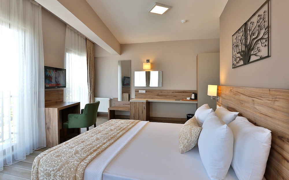 Deluxe Room, Balcony, Sea View photo 2