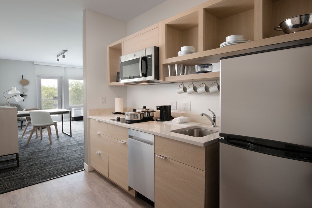 Suite, 1 Bedroom - Photo 6