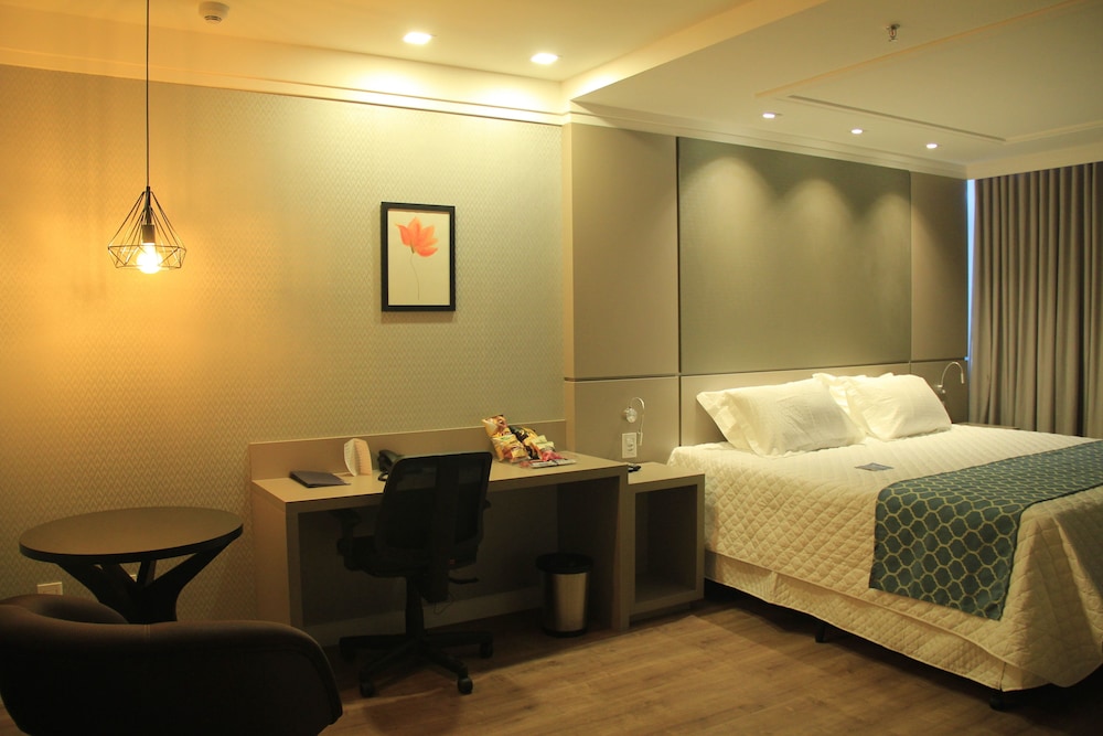 Premier Double Room, 1 King Bed, Non Smoking photo 2