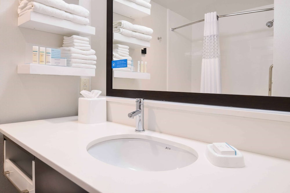 Room, 2 Queen Beds, Accessible, Non Smoking (Mobility & Hearing, Bathtub) photo 3