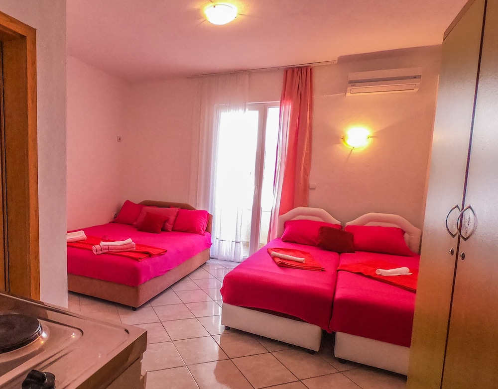 Standard Apartment, Partial Sea View (4 People)