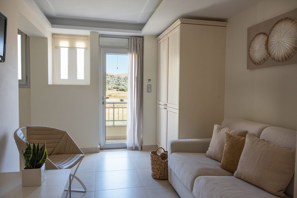 Family Apartment with Mountain View - Photo 9