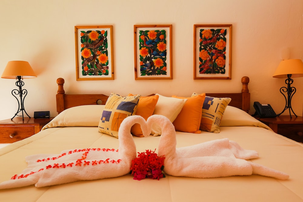 Superior Room, 1 King Bed, Non Smoking, Garden View photo 3