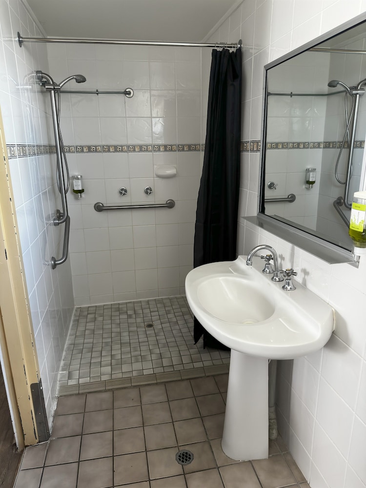 Deluxe Twin Room (Ground Floor) photo 3