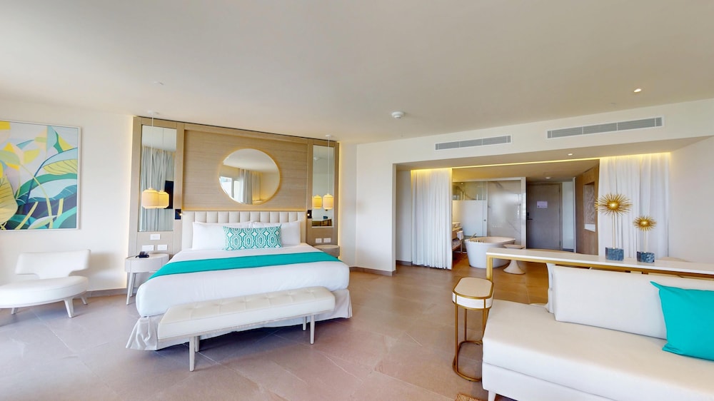 Princess Luxury Junior Suite with Hydromassage - Photo 8