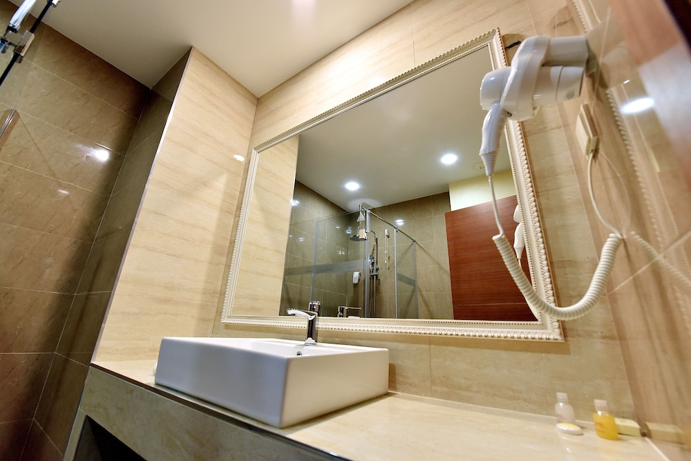 Standard Twin Room - Photo 6