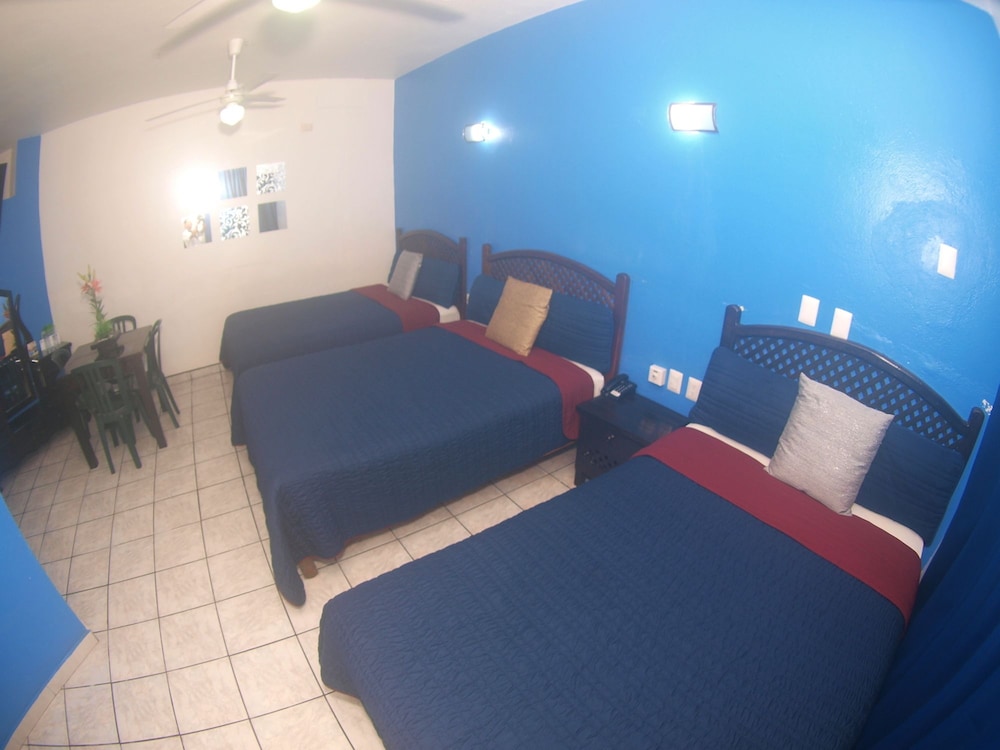 Family Room, Multiple Beds, Non Smoking photo 3