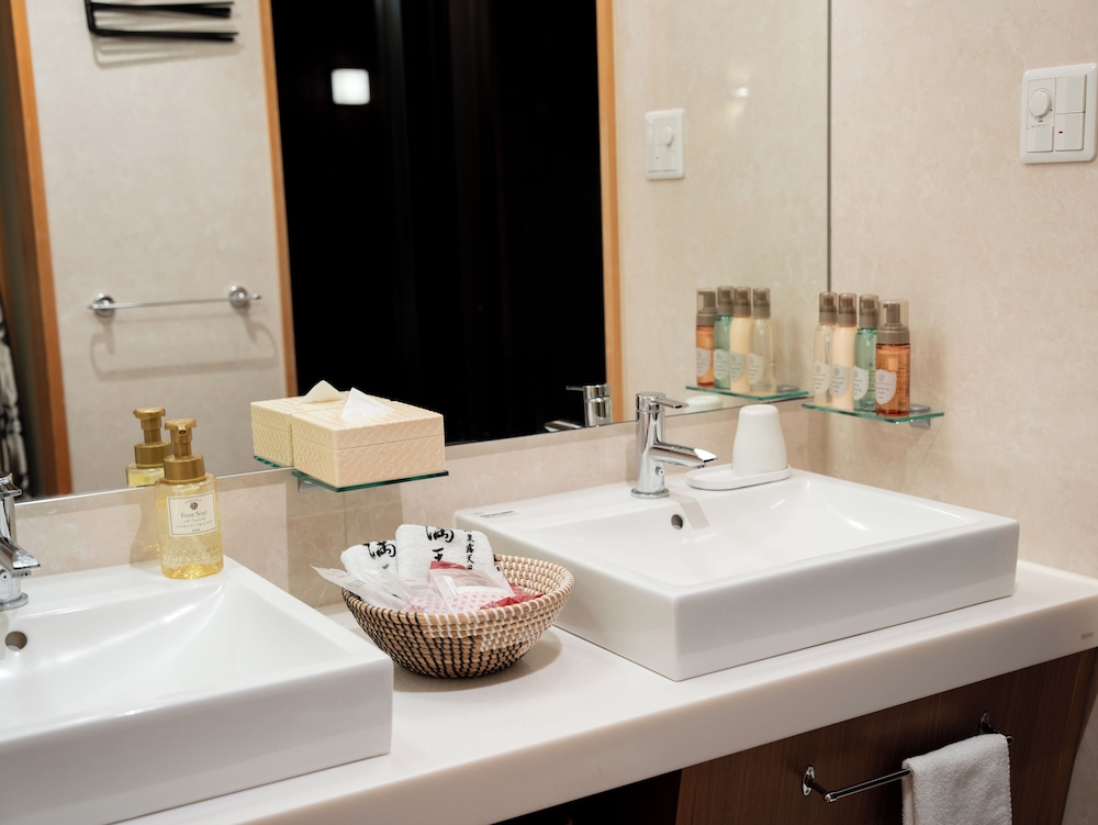 Japanese Western Style Room with Open-air bath - Photo 10