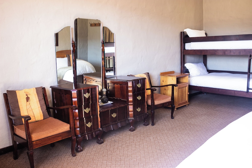Family Room (2 x Double Beds & Bunk) photo 2