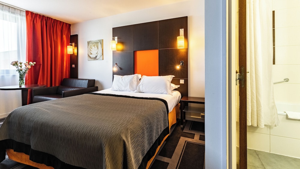 Standard Room, 1 Double Bed, City View - Photo 4