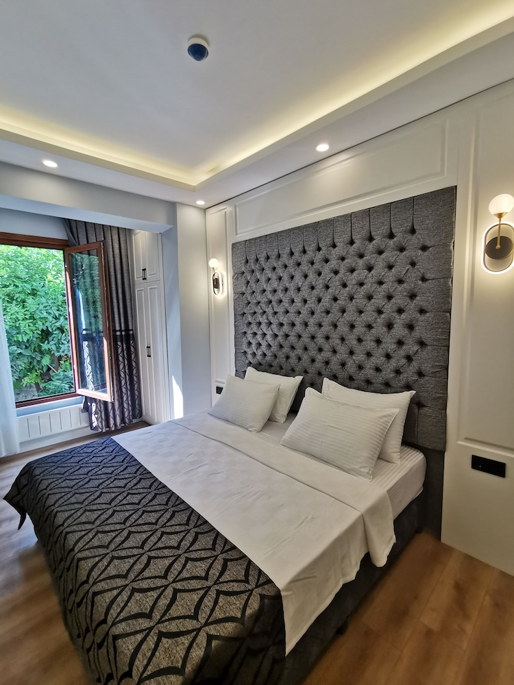 Superior Double or Twin Room photo 3