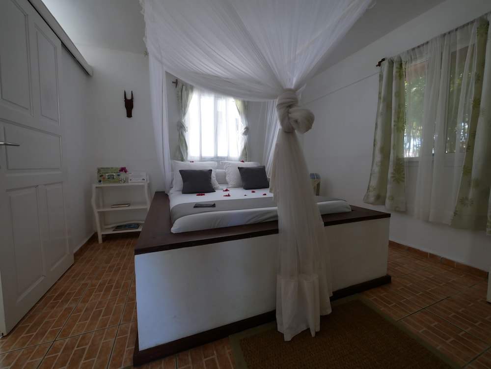 Bungalow, 1 Queen Bed, Non Smoking, Garden View (Double) photo 2