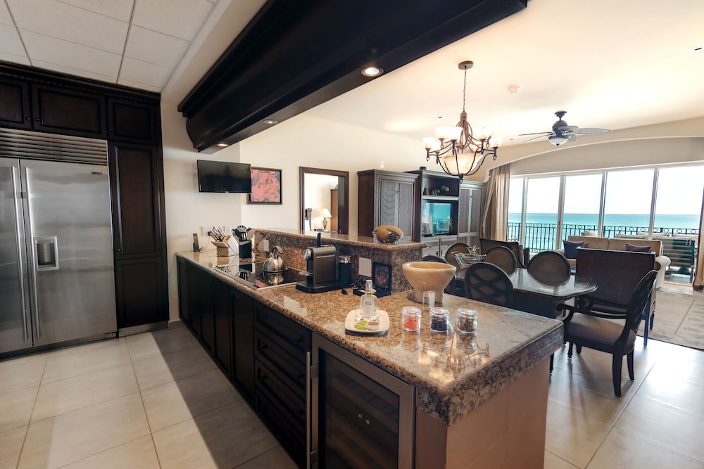 Family Suite, 3 Bedrooms, Beach View photo 3