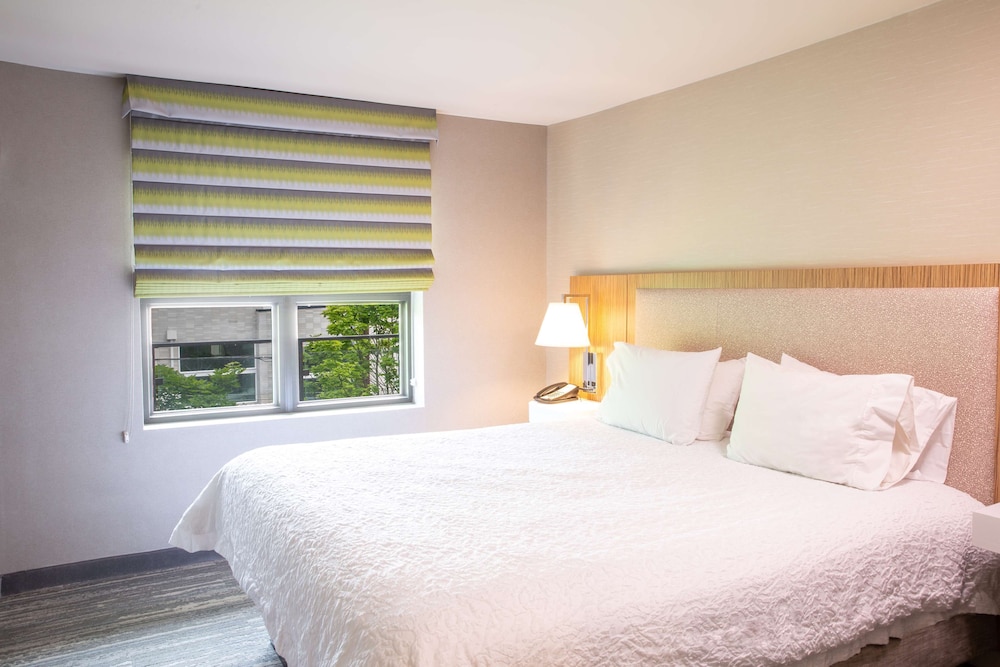 Suite, 2 Bedrooms - Photo 1