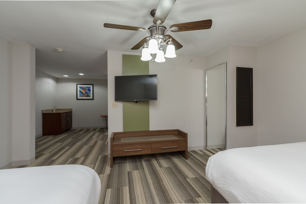 Suite, 2 Queen Beds - Photo 4