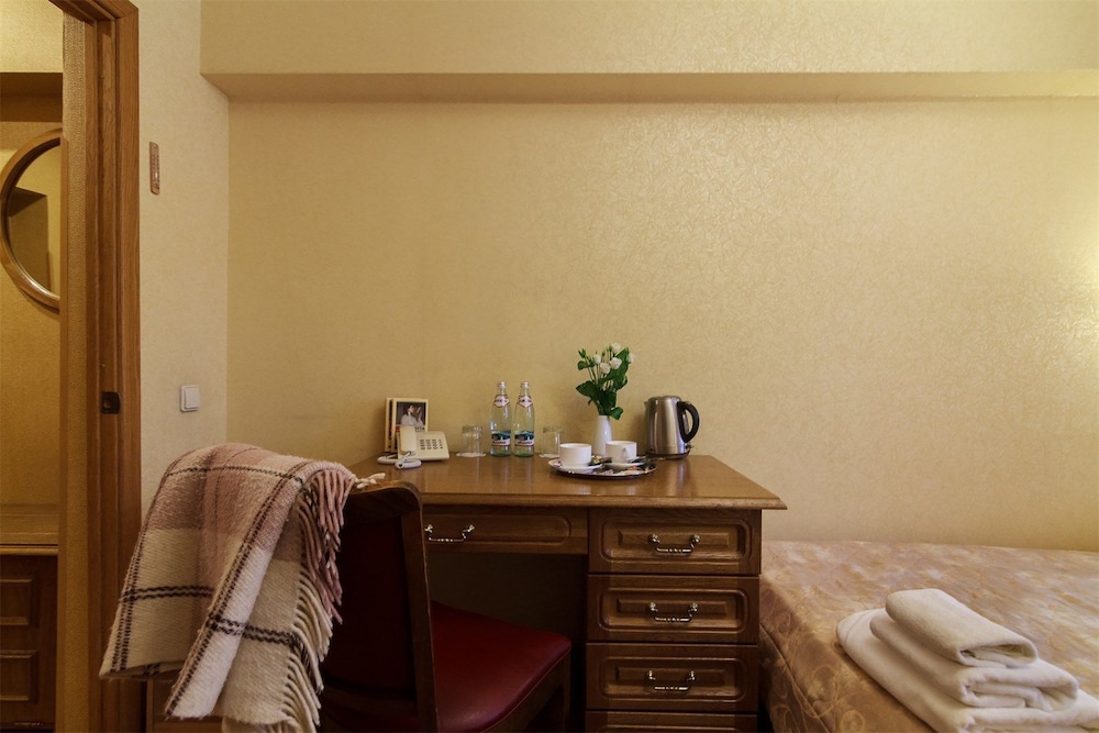 Basic Single Room, 1 Large Twin Bed