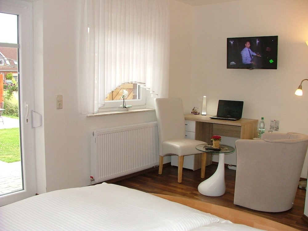 Double Room (with Private Entrance)