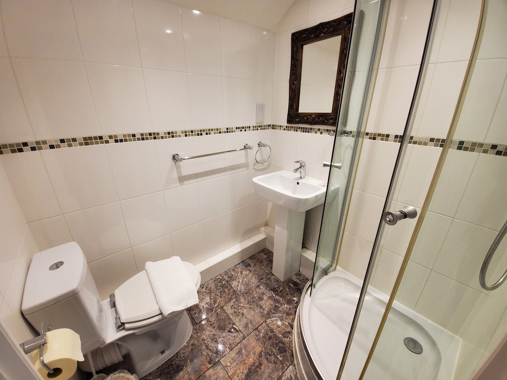 Standard Double Room - Photo 9