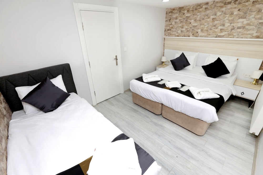 Deluxe Suite photo 3