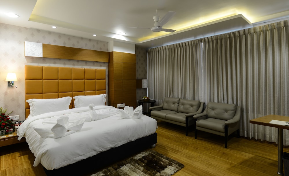 Royal Room - Photo 1