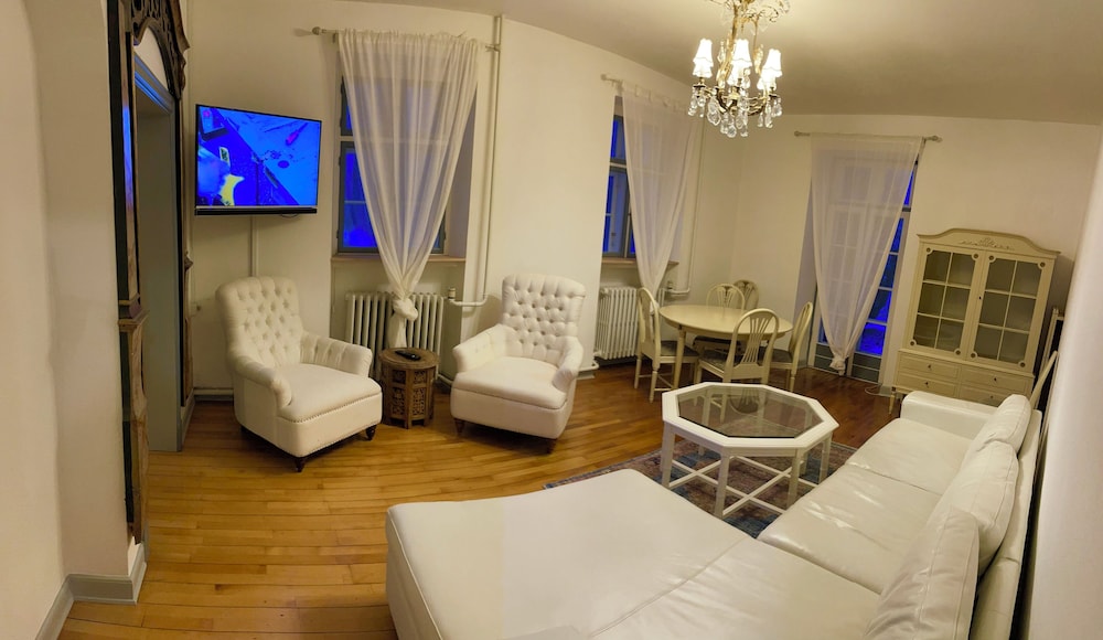 Deluxe Apartment, 3 Bedrooms, Annex Building photo 2