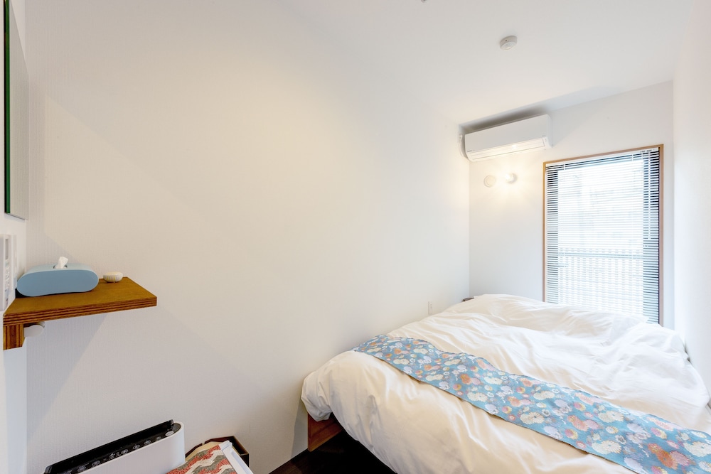 Small Double Room, Shared Bathroom photo 1